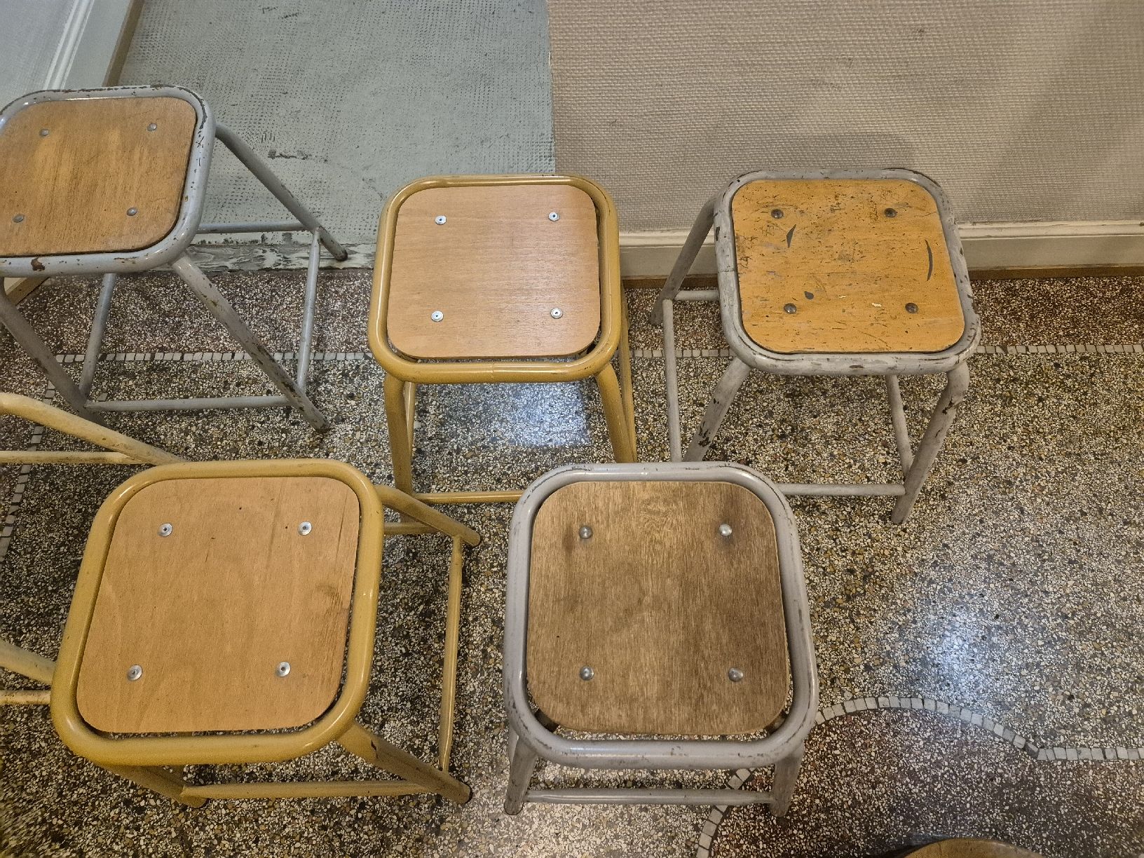 Sgabelli: Lot, 6Stk. Industry Hocker – Usato da Basel venduto da Gaianed 8