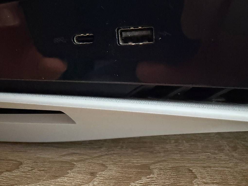 Konsolen: PlayStation 5 (Disk)  mit 130 Spielen, 2 TB SSD & Zubehör – Gebraucht aus Pfäffikon ZH von Holyshine 1