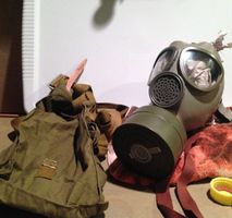 Gasmaske. Schützmaske mit Filter und Tasche. Unbenutzt