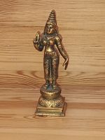 Göttliche Messingfigur