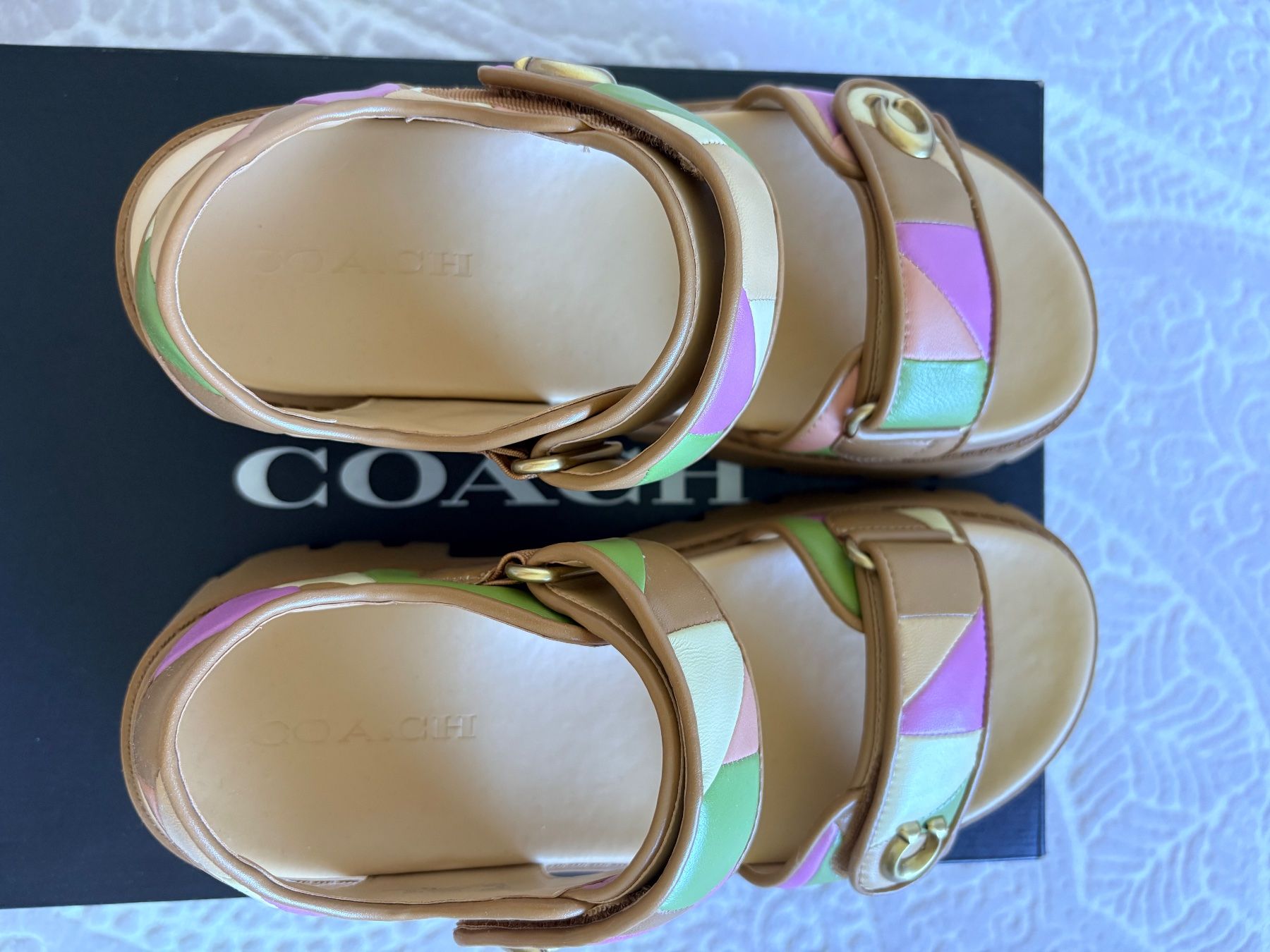 Coach Chaussures femmes: COACH BRYNN PLATFORM SANDALS – D'occasion à Zürich par jen_2b9j 2