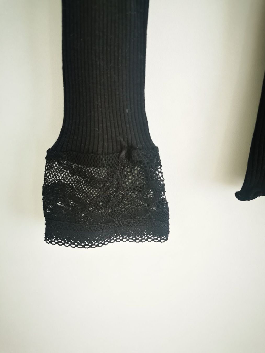 Pulls & Sweat-shirts: Rosamunde Pullover mit Spitze Schwarz Grösse 34 2 Stk – D'occasion à Niedergösgen par lil_s6k8 4