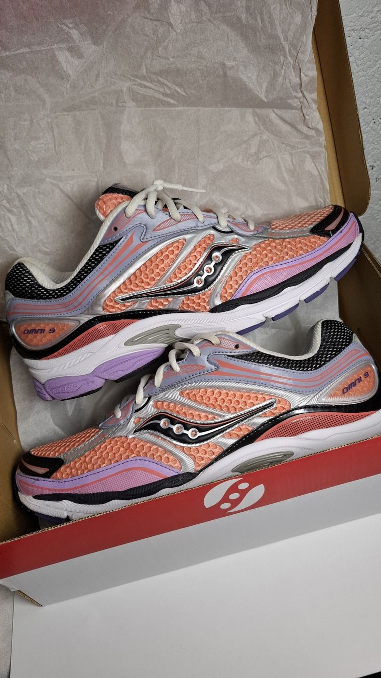 Saucony Scarpe da uomo:  Saucony Omni 9 rose violette  – Nuovo e nell'imballaggio originale da Le Landeron venduto da rue_k9kg