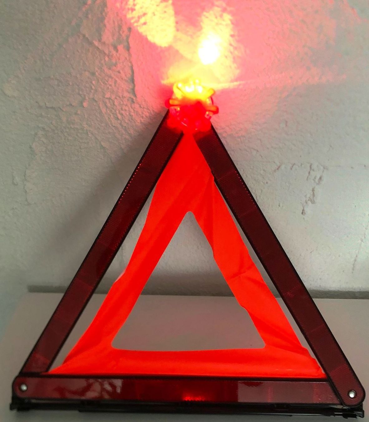Lampade: NOT- UND SICHERHEITSWARNLEUCHTE MIT LED – Nuovo e nell'imballaggio originale da St. Gallen venduto da schnaeppchen-preise 2