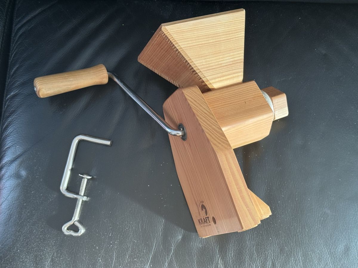 Küchengeräte: Kornkraft Getreidemühle – Gebraucht aus Zürich von Laurin____ 1