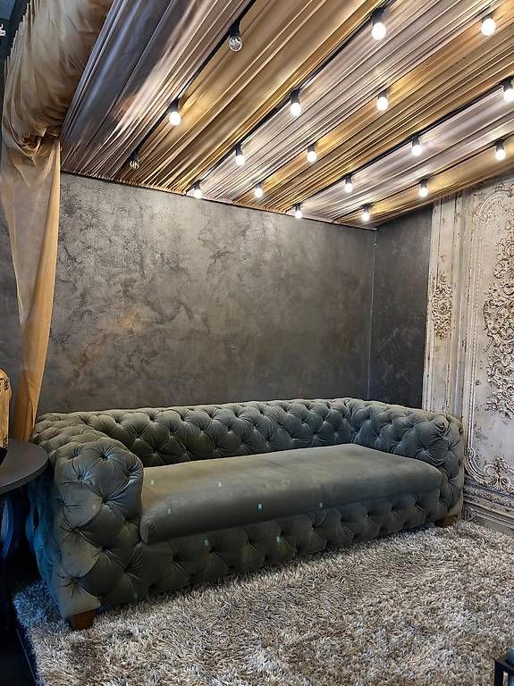 Kare Sofas: KARE Chesterfield-Sofa  Samt – Gebraucht aus Sempach von sarahlovesummer 1