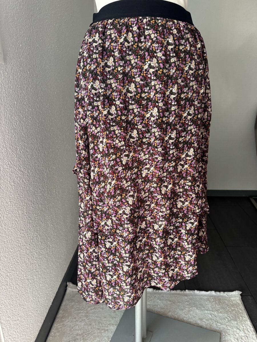 Röcke: Rock mit Blumenmuster Grösse S neuwertig – Neu (gemäss Beschreibung) aus Olten von bir_k96n 1