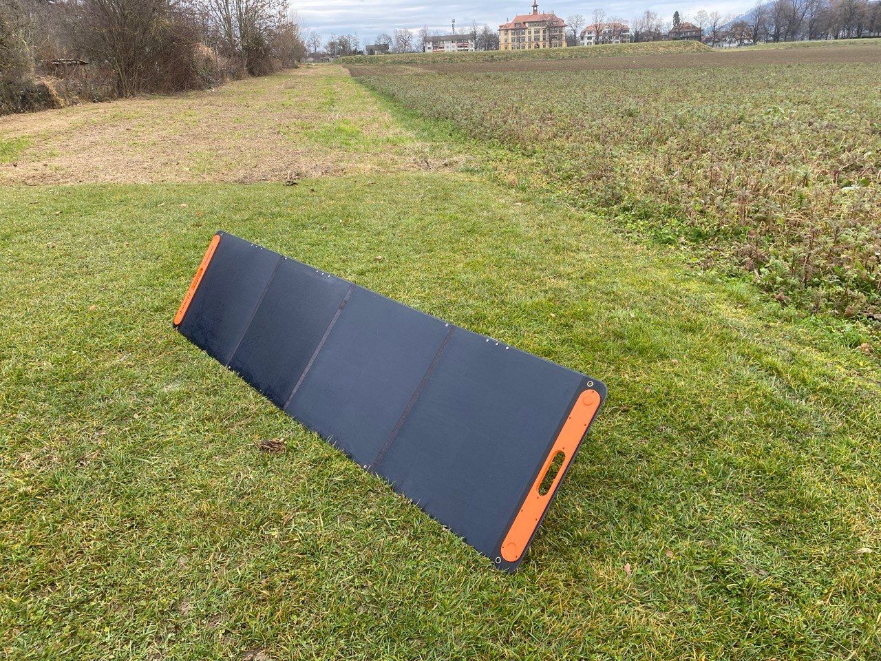 Jackery Dispositivi a energia solare: Jackery SolarSaga 200 Solar Panel – Usato da Bern venduto da gadgetfinder 4