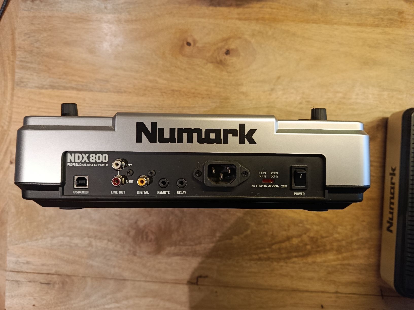 Numark Console di mixaggio: 2 Numark NDX800 DJ CD-Player  – Usato da Wattwil venduto da sunicheyenne 6