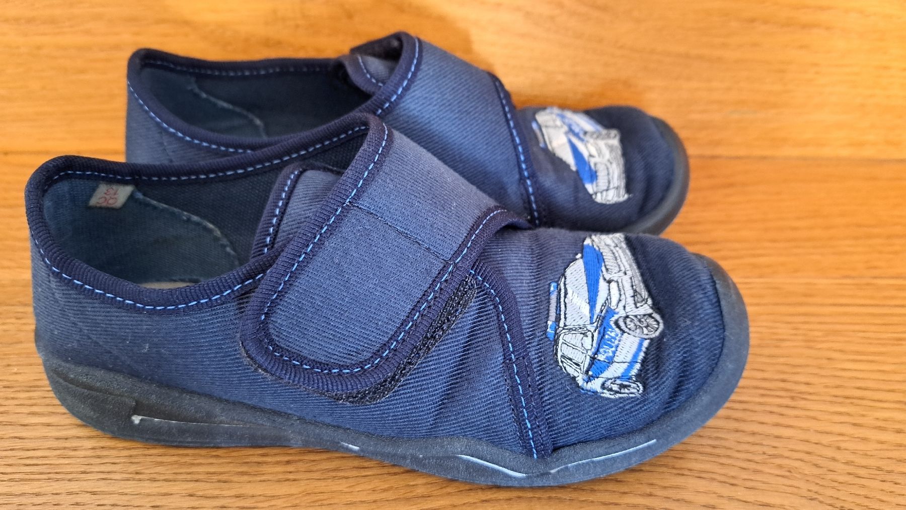 Superfit Scarpe per ragazzi: Hausschuhe Junge Superfit Gr.29 – Usato da Mauren venduto da juma0001