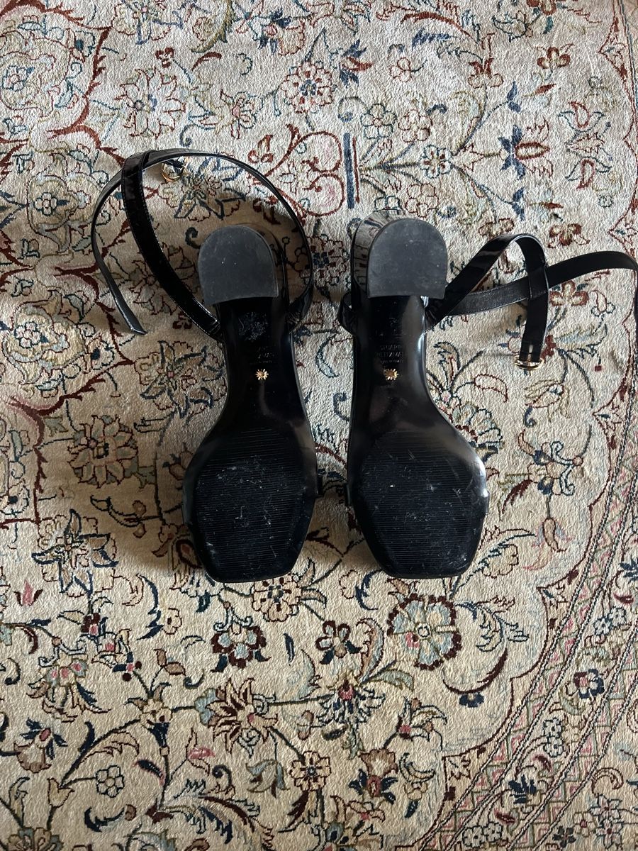 Stuart Weitzman Damenschuhe: Stuart Weitzman Black Patent Leather Sandals - Block Heel – Neu und originalverpackt aus St.Gallen von 303_7fcf 3