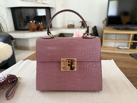 Sac en cuir rose imitation crocodile – Made in Italy