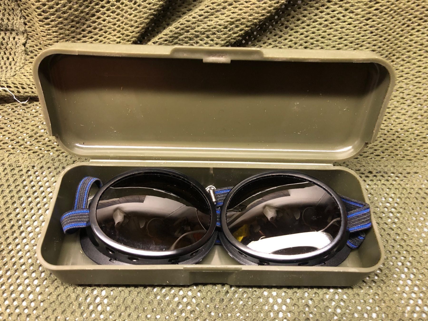 Occhiali & Lenti: Schweizer Armee Gletscherbrille original Militärbrille – Usato da Madiswil venduto da TEMISO 3
