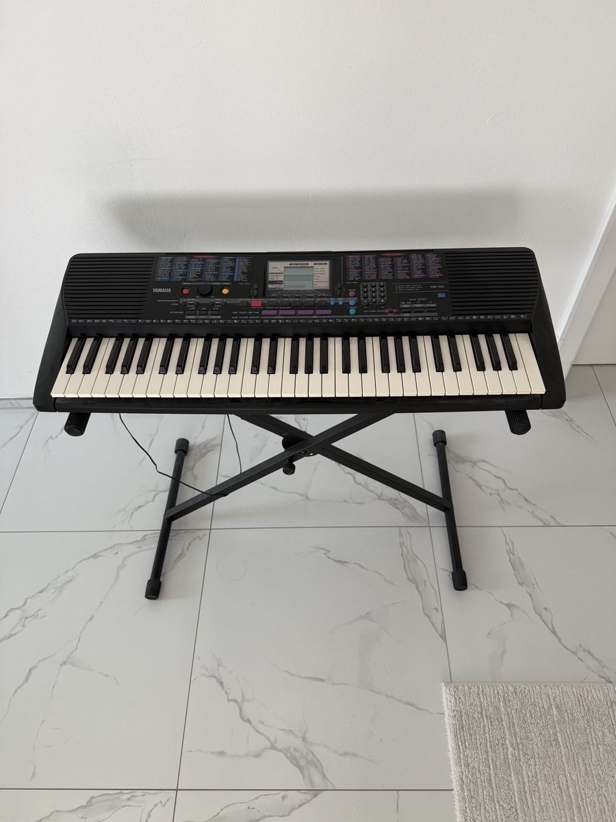Yamaha Strumenti musicali: Yamaha Keyboard PSR-220 mit Ständer – Usato da Haag (Rheintal) venduto da but_2qld 1
