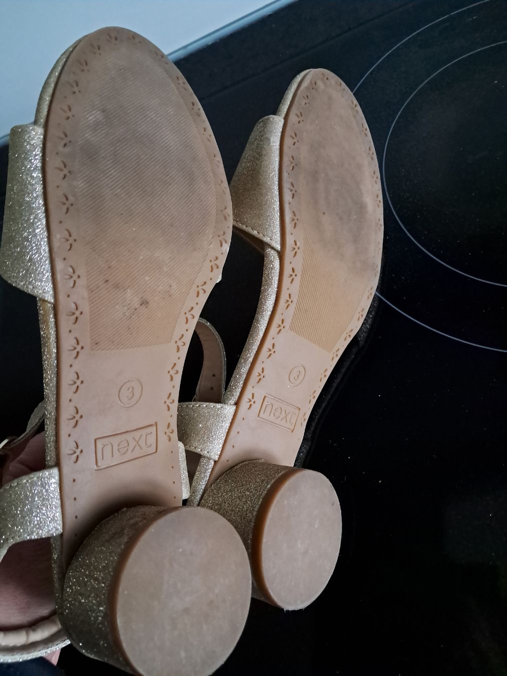 Next Schuhe für Mädchen: Glitzer-Sandalen Gr. 36 gold – Gebraucht aus Winterthur von fabelwin 3