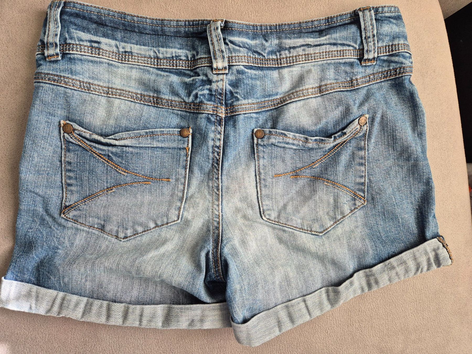 Jeans: 2 Jeanshose kurz Gr.38 – Usato da Abtwil SG venduto da Delfine5 6
