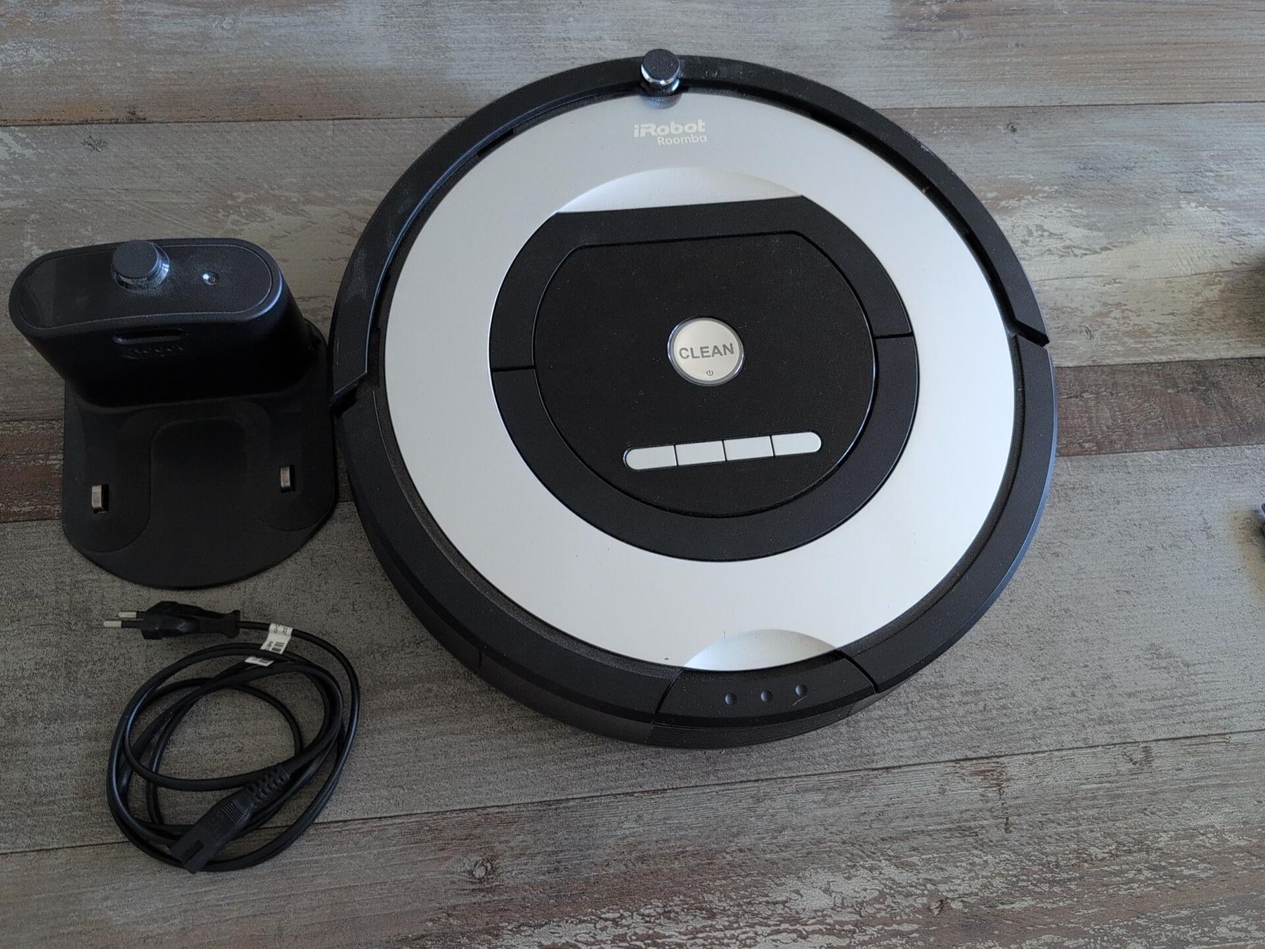 Irobot Aspirateurs & Accessoires: iRobot Roomba 774 Saugroboter inkl. Ladestation – D'occasion à Bern par jaylee