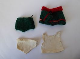 Aeltere Puppen, Bären Kleider, 4 Teile, Wolle