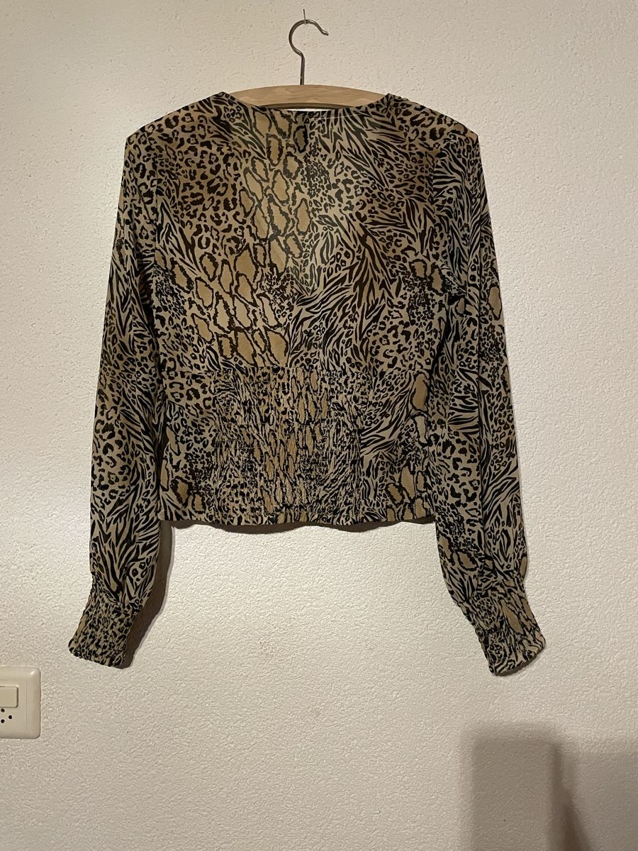 Top: Langarm/Bluse Animal print – Usato da Reisiswil venduto da .aelis. 1