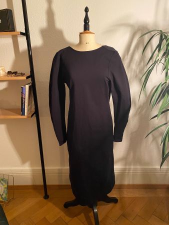 Elegantes, rückenfreies COS Kleid
