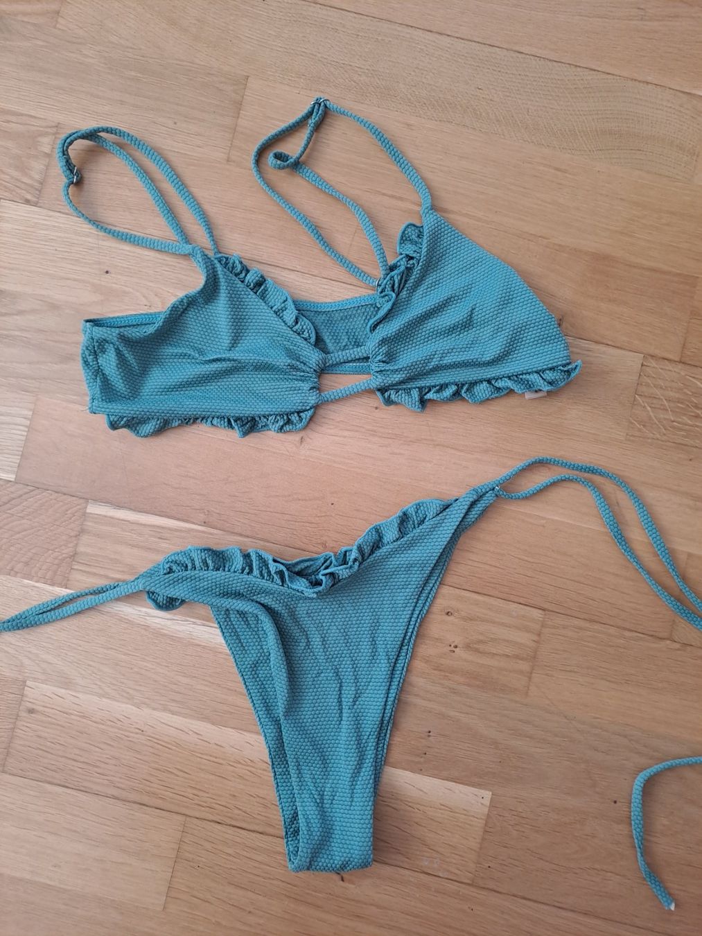 Lotti di vestiti: Bikinis, 1x Set und 2 Oberteile – Usato da Zürich venduto da nae_7l2b 1