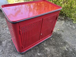 Metallschrank im Werkstatt-Look 