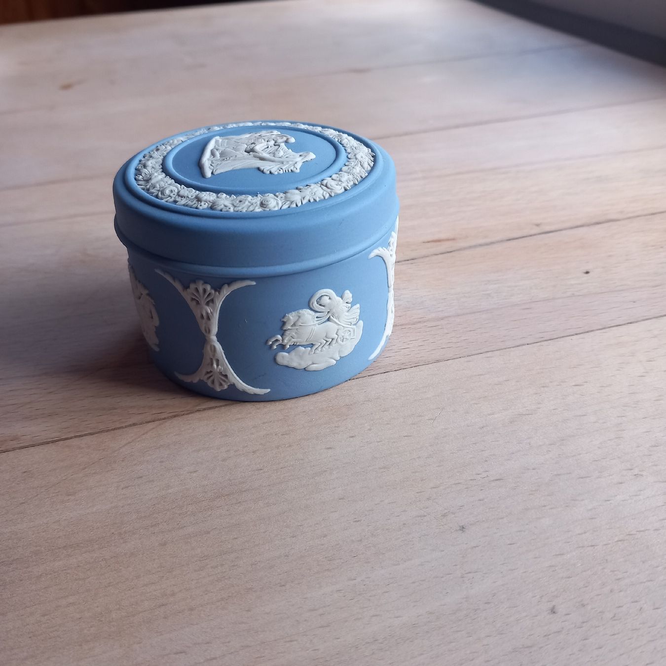 Zuccheriere: Hübsche Wedgwood Dose, Schmuckdose – Usato da Ebnat-Kappel venduto da blazzi 2