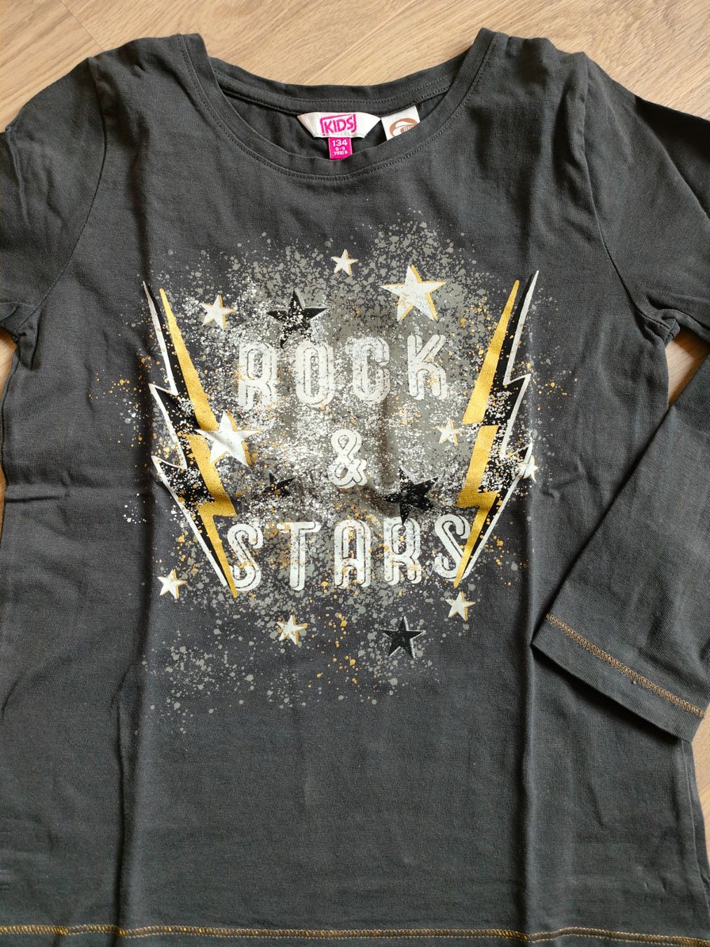 Blusen, T-Shirts & Tops: Langarm Shirt "Rock & Stars" - Gr. 134 – Gebraucht aus Kirchleerau von hop82 1
