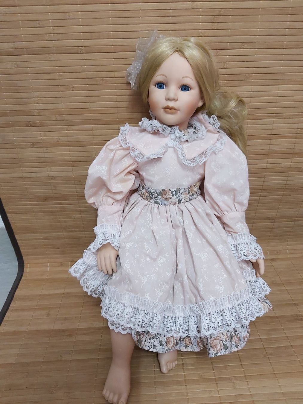 Puppen: Grosse Puppe im romantischen, rosa Kleid – Gebraucht aus Winterthur von Goldpipau 1