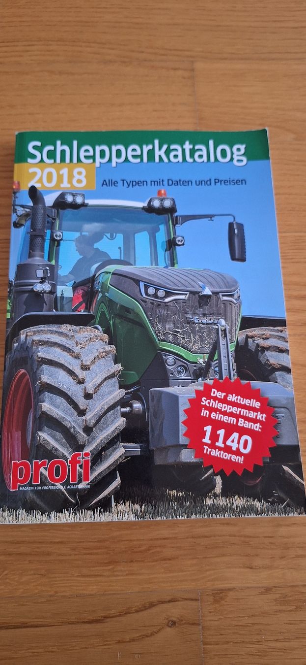 Libri: Schlepper Katalog 2018 - Alle Modelle & Preise – Nuovo (secondo la descrizione) da Herdern venduto da Pinky_winki