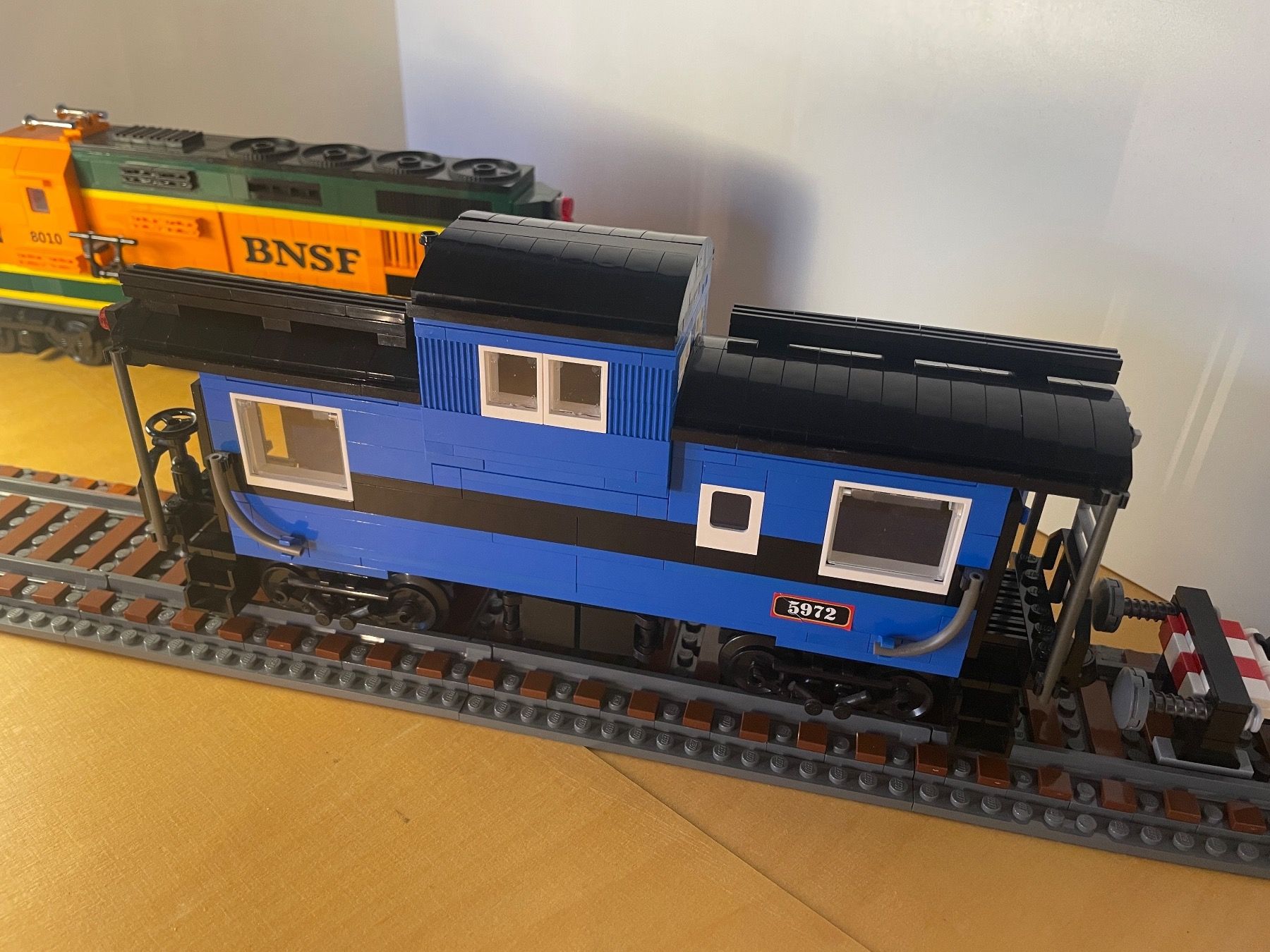 Lego Kit di costruzioni: LEGO MOC US-Caboose – Nuovo (secondo la descrizione) da Wil SG venduto da blitzeblanko