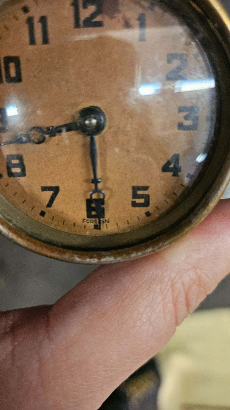 Orologi: Vecchio orologio da tavolo Foreign – Difettoso da Melano venduto da H-Sara 1