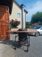 Holzfass, Feuerfass mit Tisch und Kamin, fahrbar