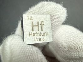 Hafnium, Elementwürfel, Dichtewürfel mit Gravur 1x1x1cm