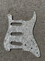 Stratocaster Pickguard SSS Pearl 3-Ply Vintage Style