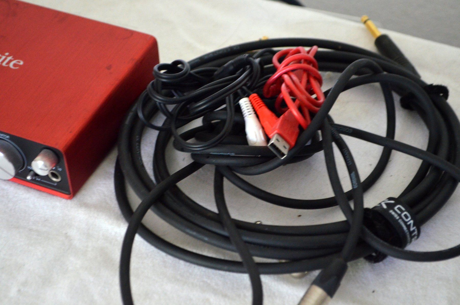 Focusrite Studioequipment: Nemko Focusrite Scarlett  2i4 Interface – Gebraucht aus Collonges von arashee 1