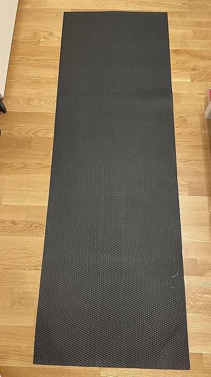 Decathlon Tapis de sol: Schwarze Yogamatte – D'occasion à Watt par One_cond