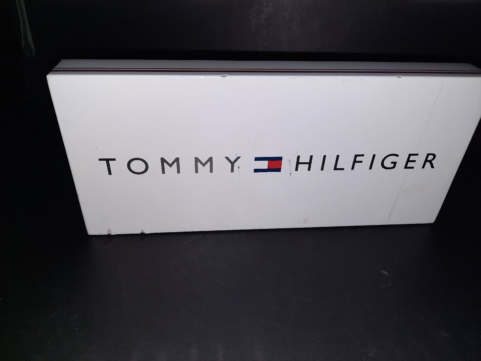 Schilder: Tommy Hilfiger cartello pubblicitario – Gebraucht aus Biasca von Old_6blh 2