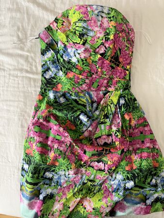 Schulterfreies Kleid