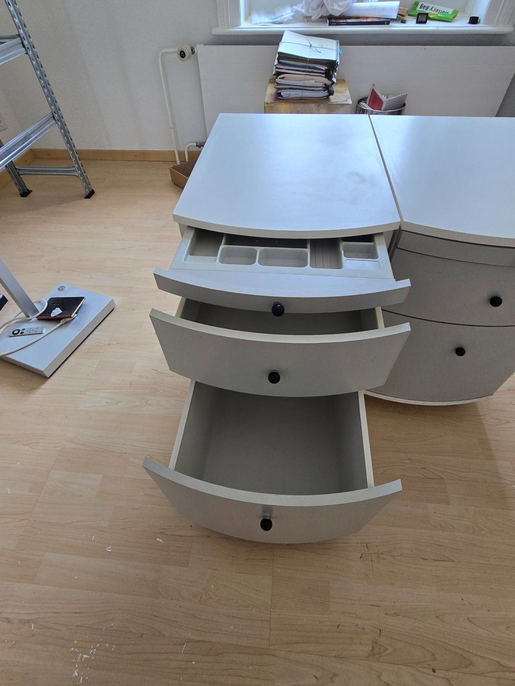 Eléments de bureau: 2 Stück Rollkorpus mit Schubladeneinteilungen – D'occasion à Rorschacherberg par Scharfeegge 1