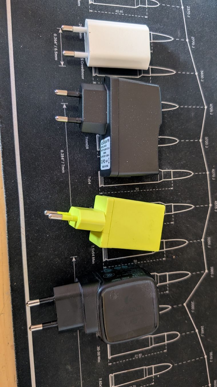 Logitech Caricabatterie: Lot de 4 chargeurs USB A – Usato da Bremblens venduto da boyav