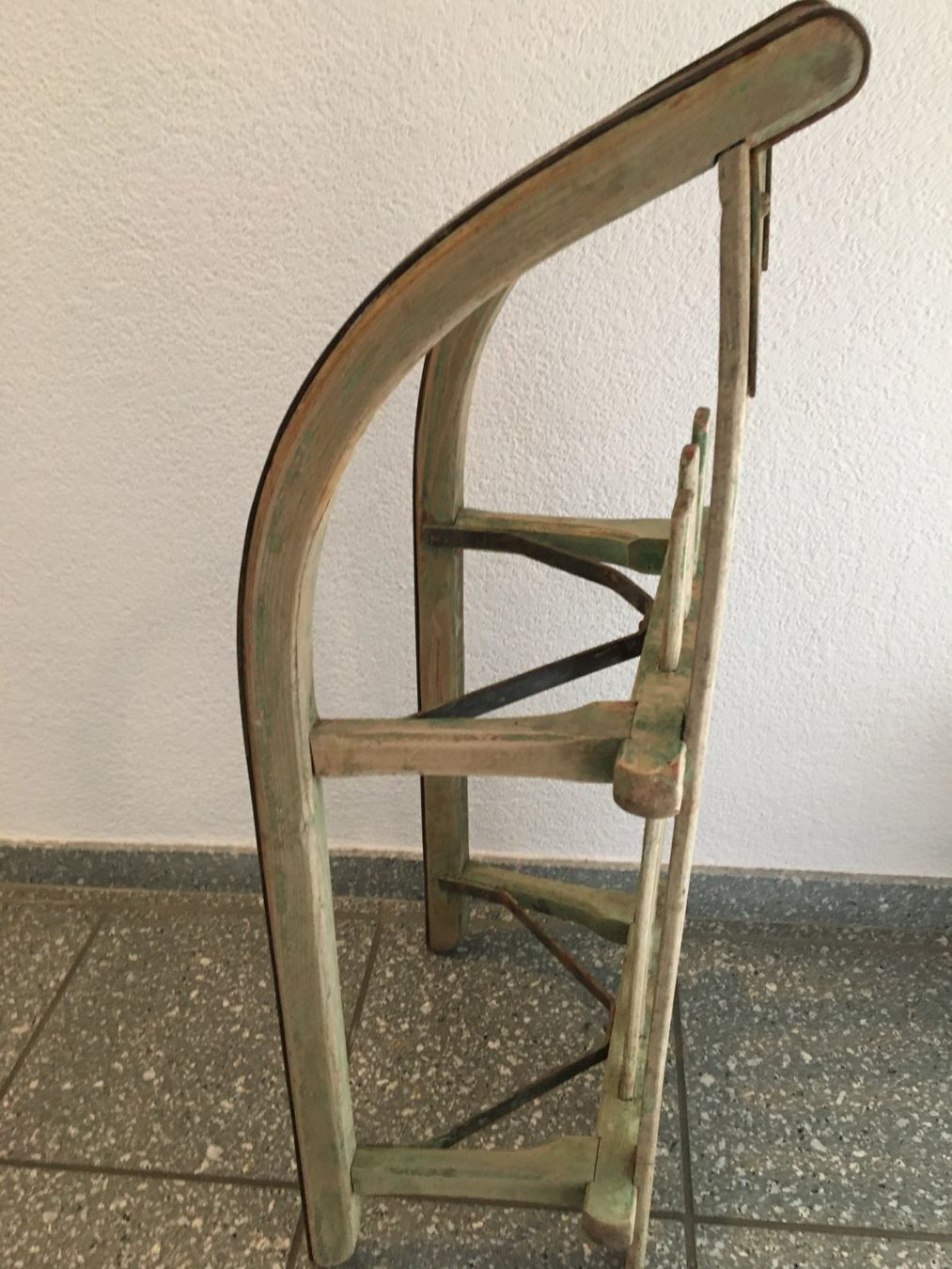Slitta: Klassischer Holzschlitten  gebraucht antik – Usato da Binz venduto da Dsc1 1