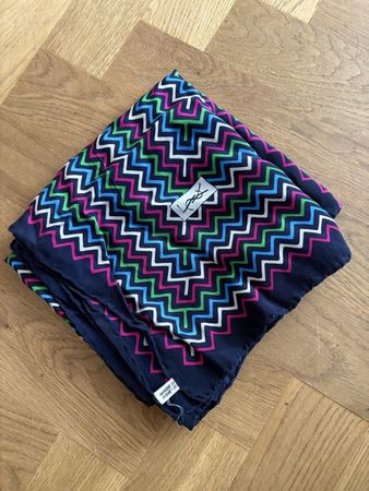 Yves Saint Laurent Tuch im Zickzackmuster — Neuwertig, Somme