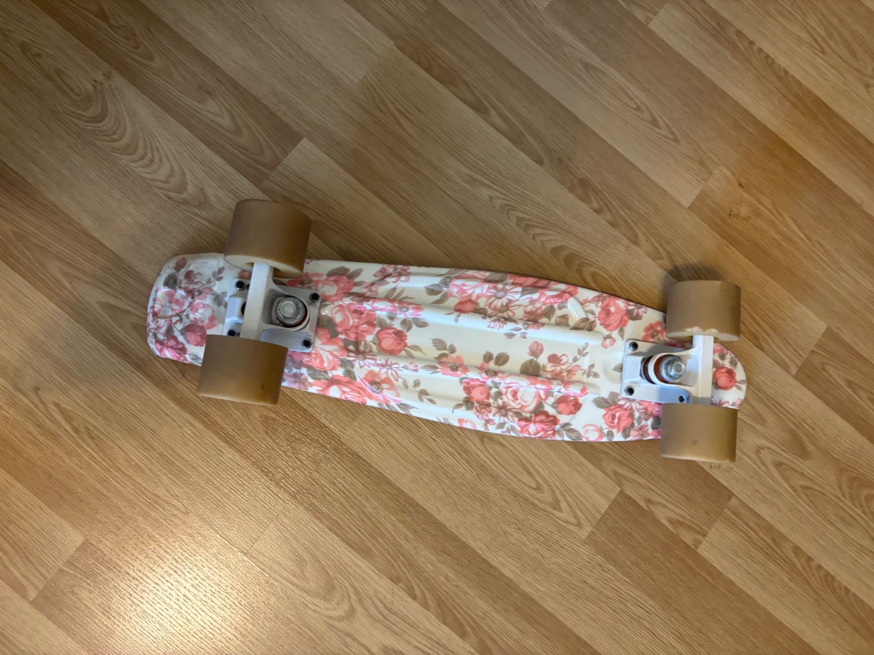 Skateboards: Pennyboard mit Blumenmuster – D'occasion à Zürich par cflower91 1