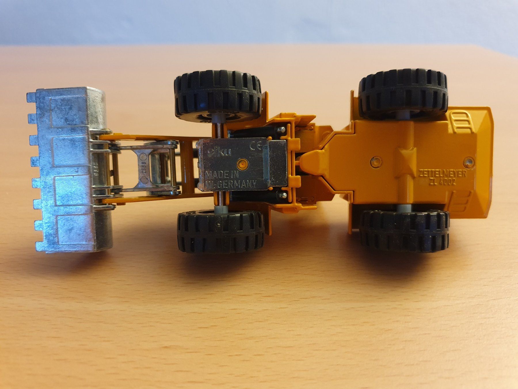Siku Modellautos: Siku Radlader Zettelmeyer ZL 4002 1:50 – Neu (gemäss Beschreibung) aus Triesen von platzproblem1 5