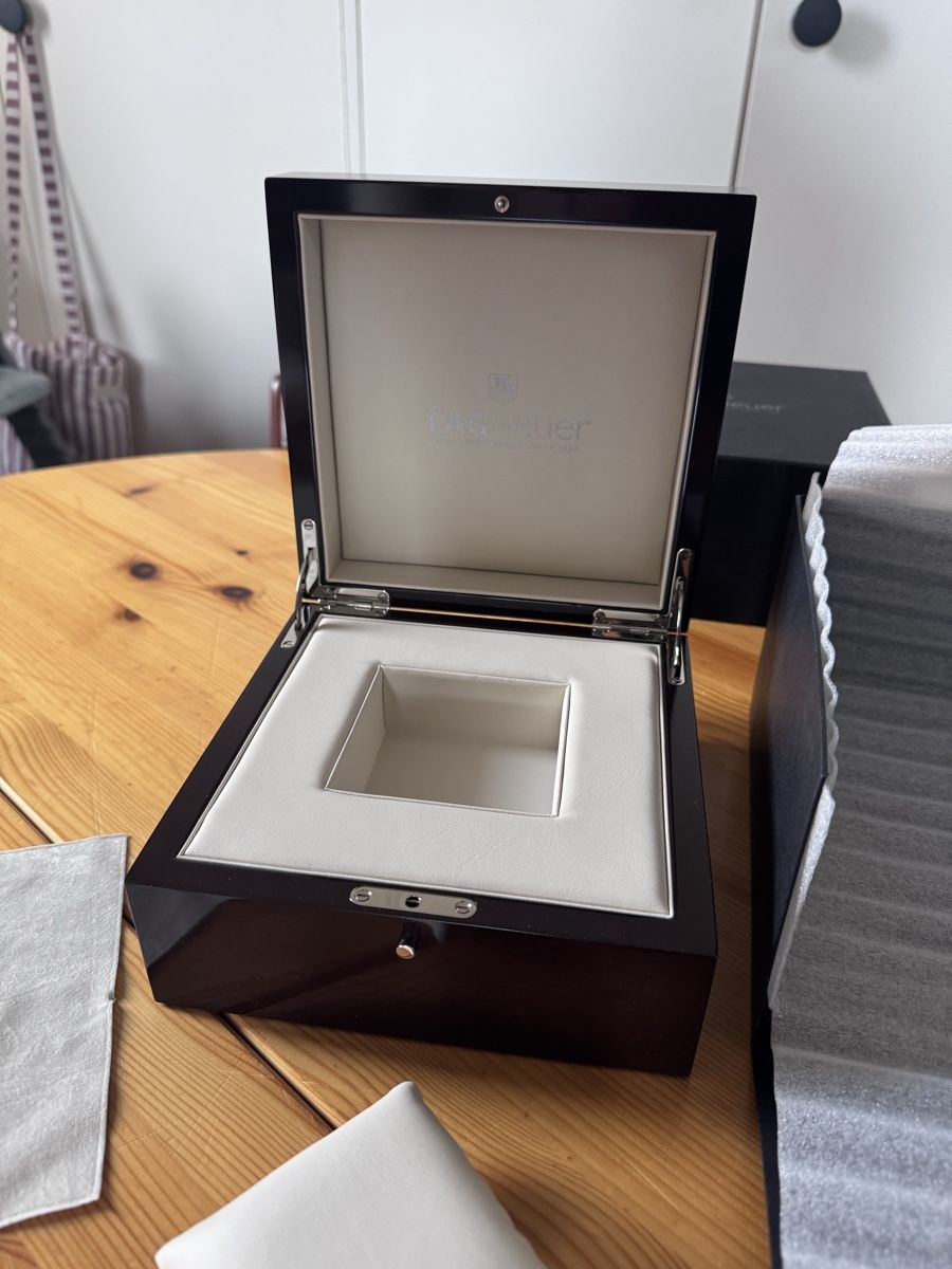 Scatole porta orologi: Boîte TAG Heuer authentique pour montre – Usato da Vésenaz venduto da Angela.C3 3
