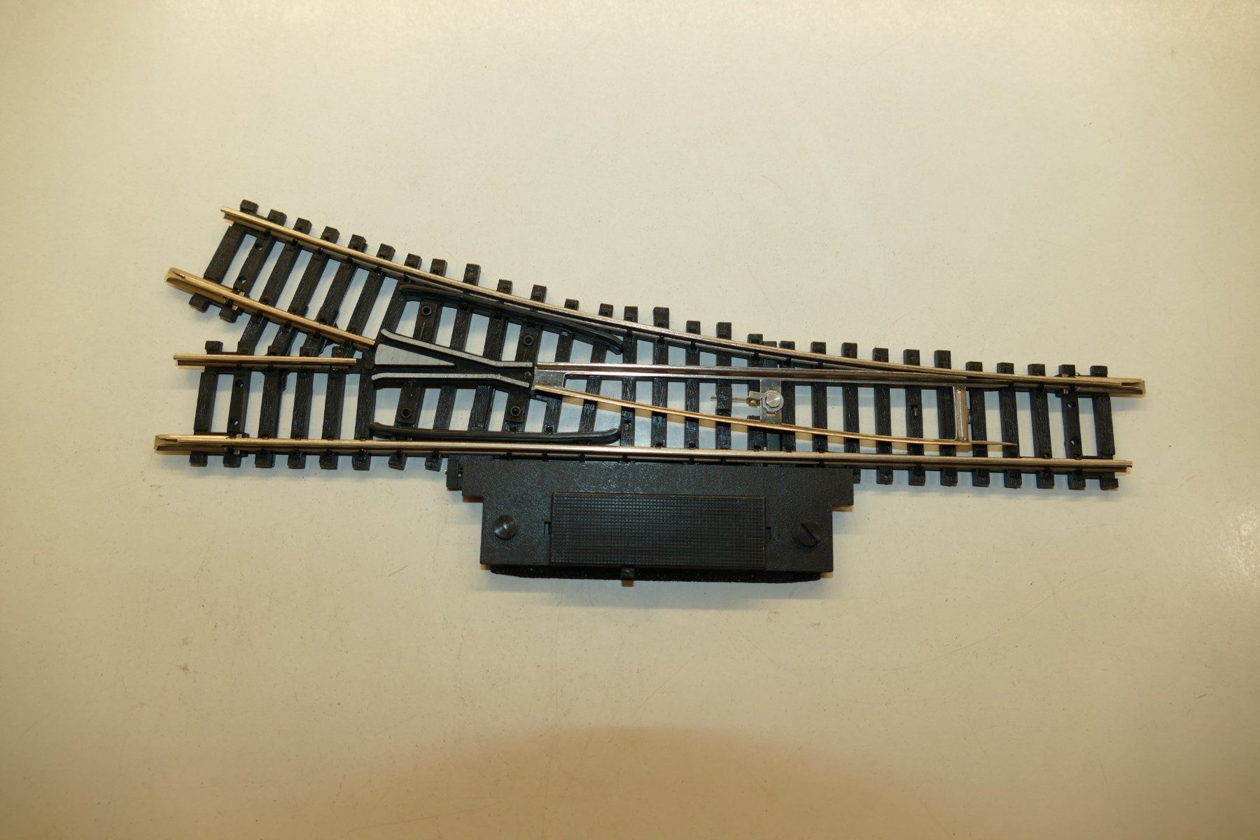 Rivarossi Modelleisenbahnen: Rivarossi H0: Weiche rechts – Gebraucht aus Niederhasli von rail-duerst