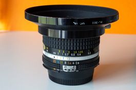 Nikon Nikkor 20mm f2.8 AIS inkl. HK-14 Metall Gegenl.Blende