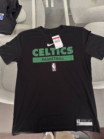 Nike Boston Celtics T-Shirt - Size L - NEW WITH TAGS