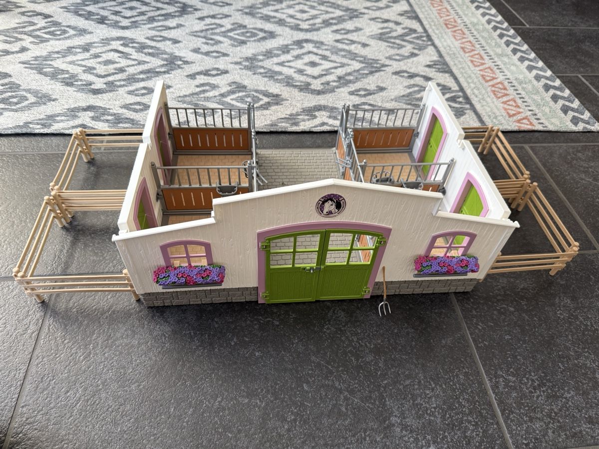 Schleich Giocattoli: Schleichpferde mit Stall – Usato da Zürich venduto da Sonnenkind2015 9